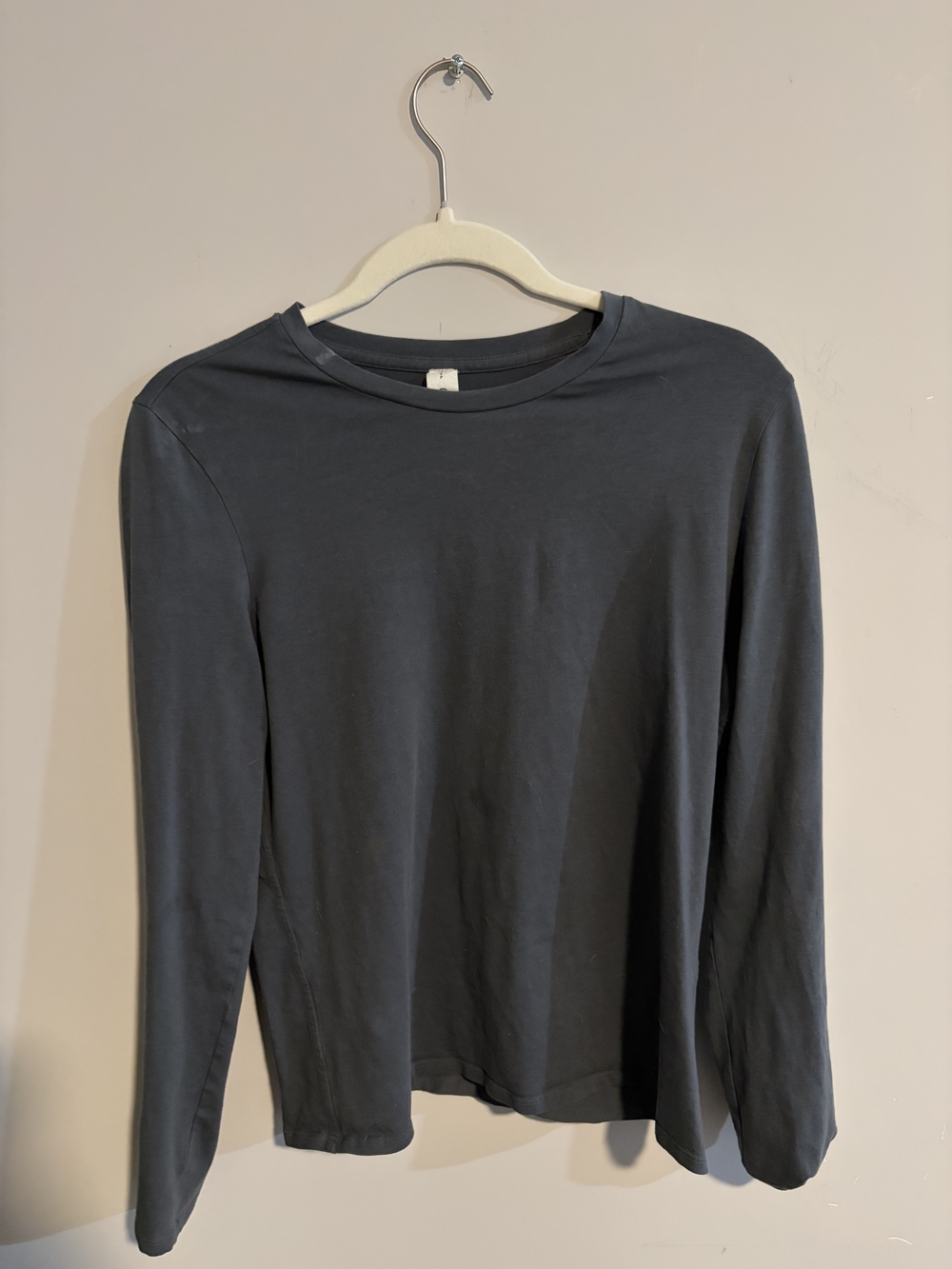 lululemon athletica Men's Long Sleeve Crew Tee - Charcoal Gray